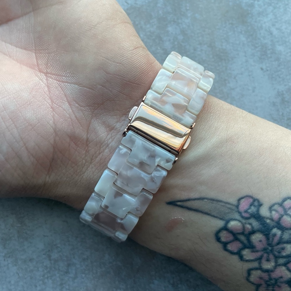 Perla Quartz Beige Apple Watch Band: Stylish and Durable for women or men